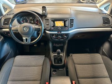 Volkswagen Sharan*7-Sitzer*3-ZONEN*SZHZ*NAVI*TEMPO*AHK*PDC