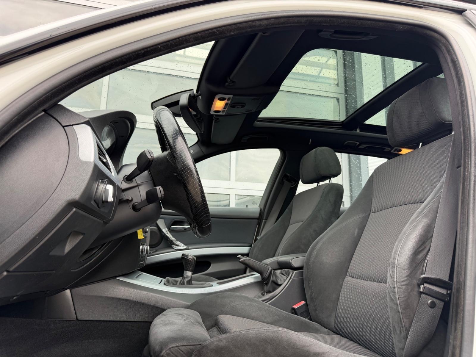 BMW 318 2009 — photo 8