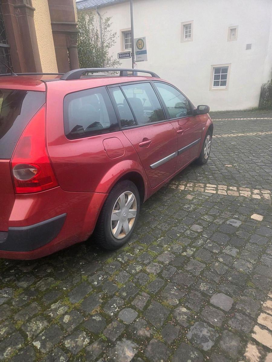 Renault Megane 2006 — engine 111 HP (82kW)