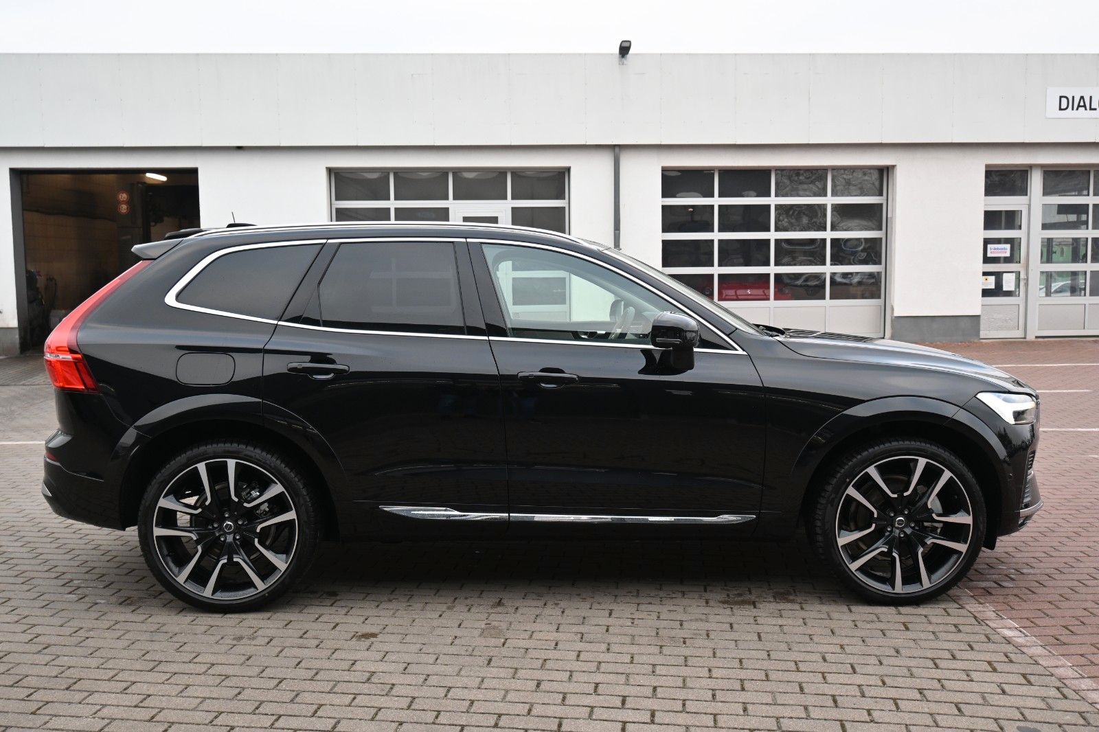 Fahrzeugabbildung Volvo XC60 B5 D AWD Ultimate Bright*STDHZG*360°*LUFT*