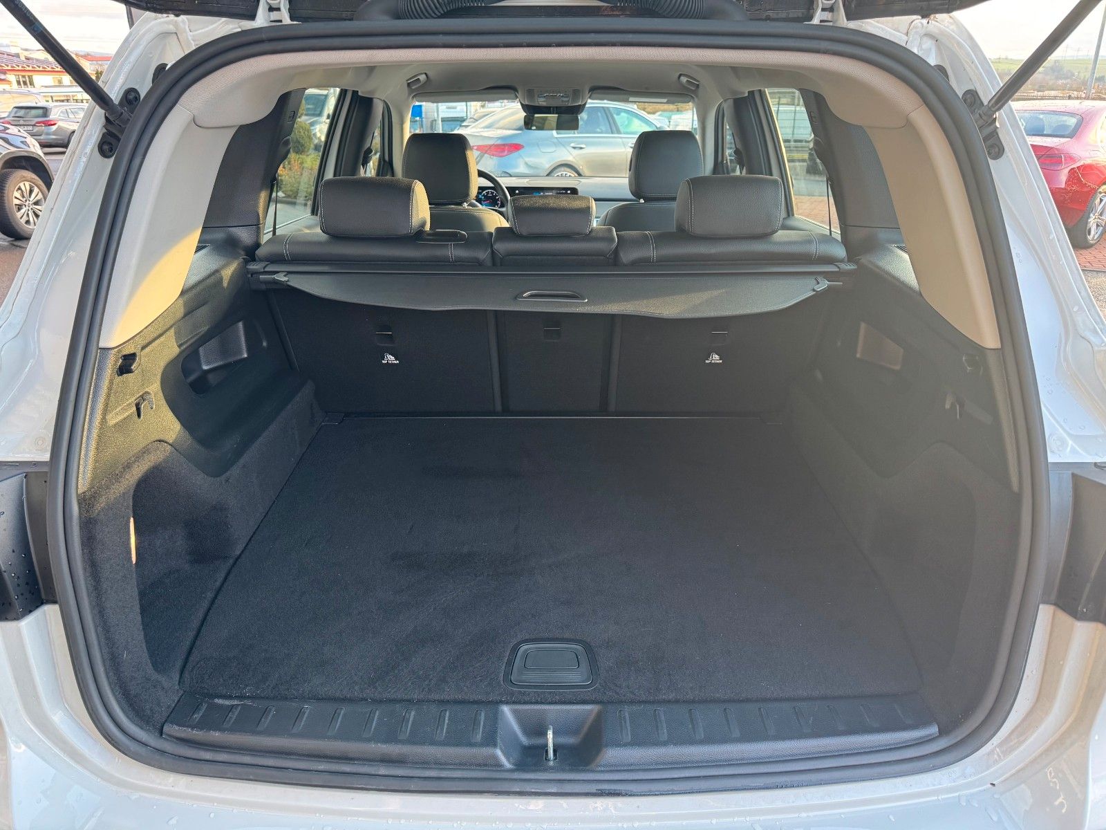 Fahrzeugabbildung Mercedes-Benz GLB 200 4M Style+StandH+Distr+RKamera+Augment