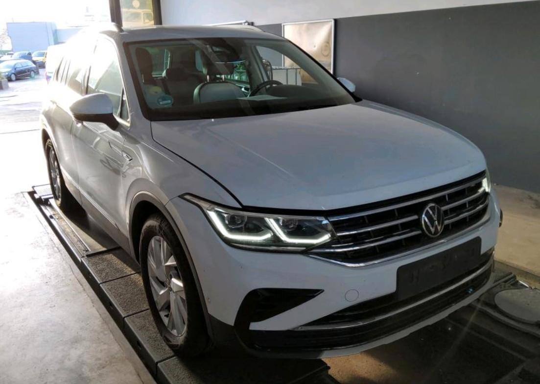 Volkswagen Tiguan 2.0 TDI Elegance Navi Matrix Leder ACC 1.