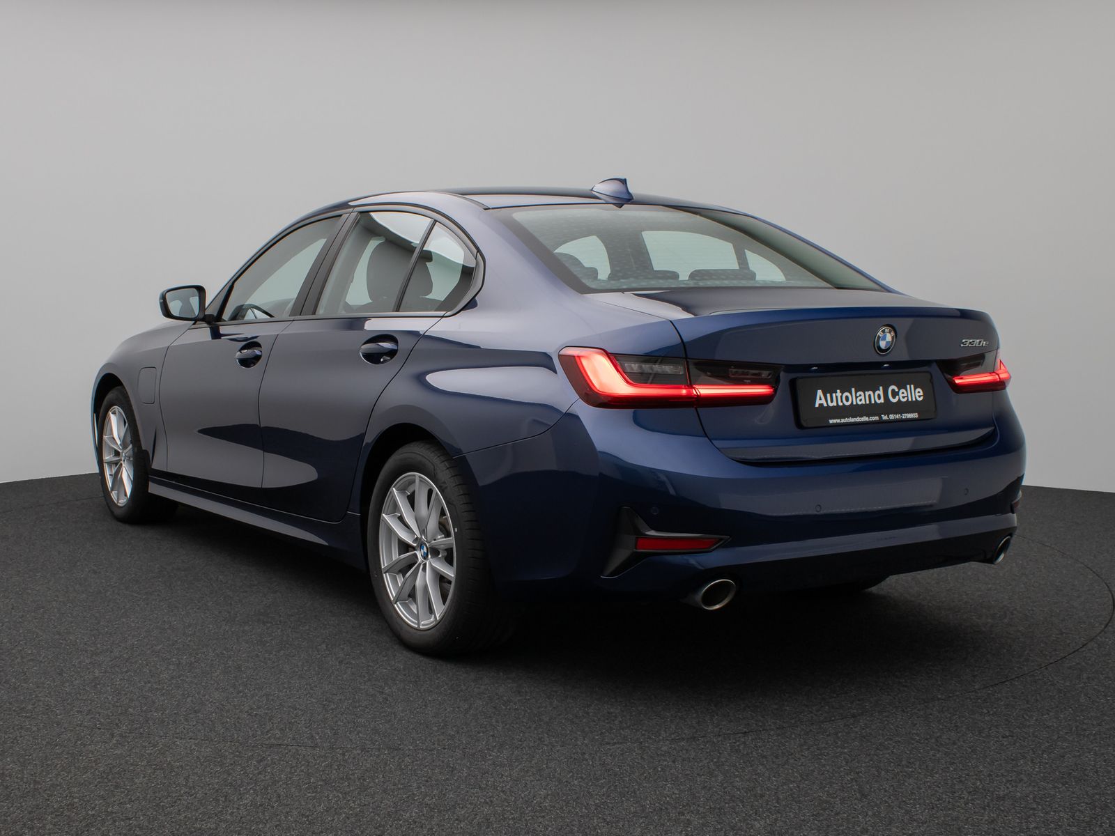 Fahrzeugabbildung BMW 330e CockPitPr Navi PDC Alarm Geschwindigkeitsre