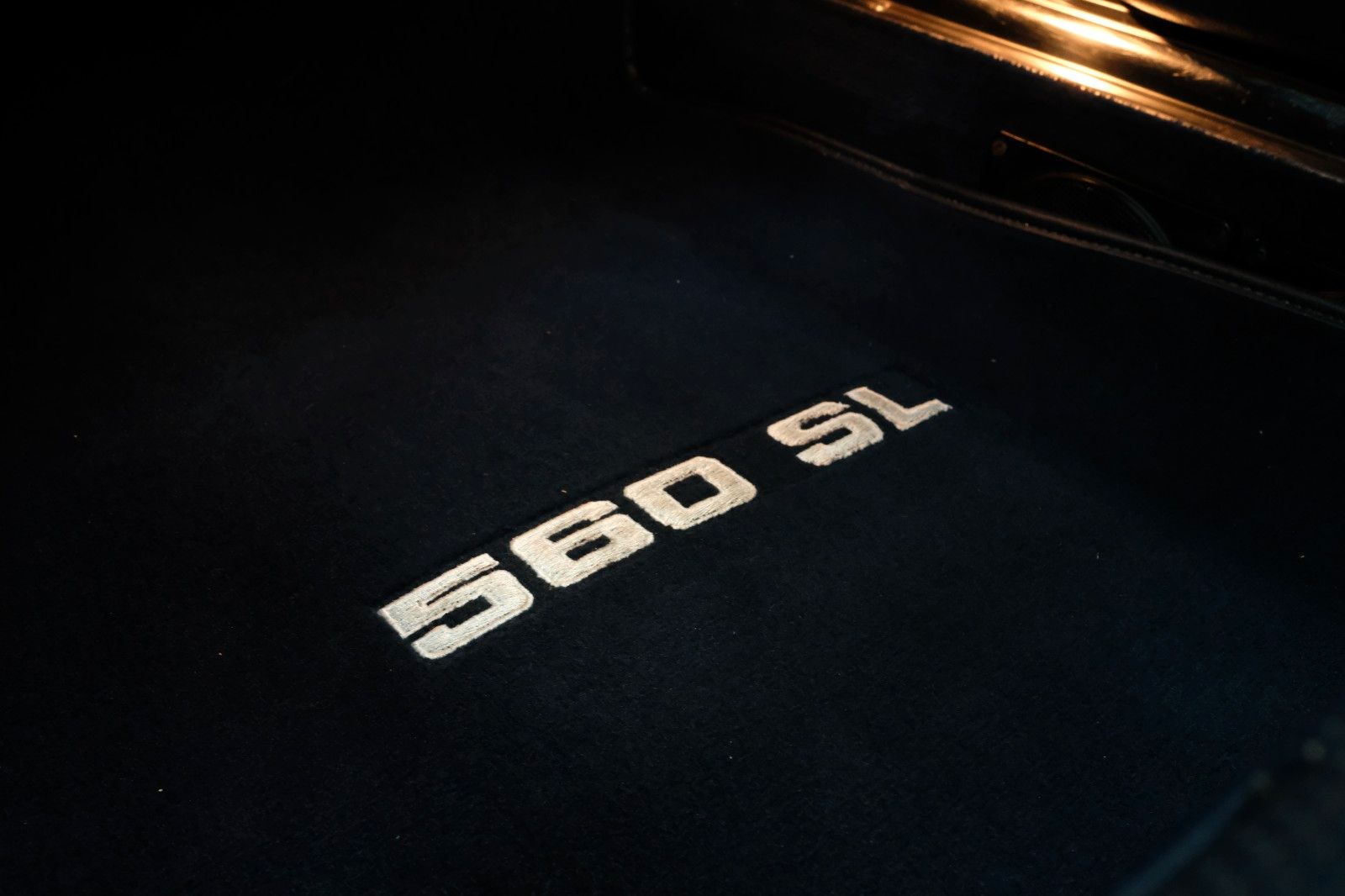 Fahrzeugabbildung Mercedes-Benz DB 560 SL | ORIGINAL | H-KENNZEICHEN |