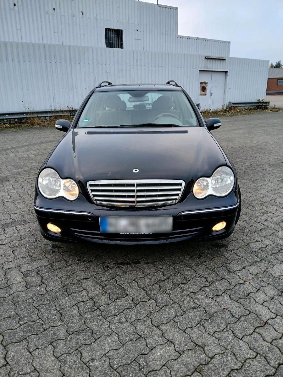 Mercedes-Benz C200 2005 — rear view