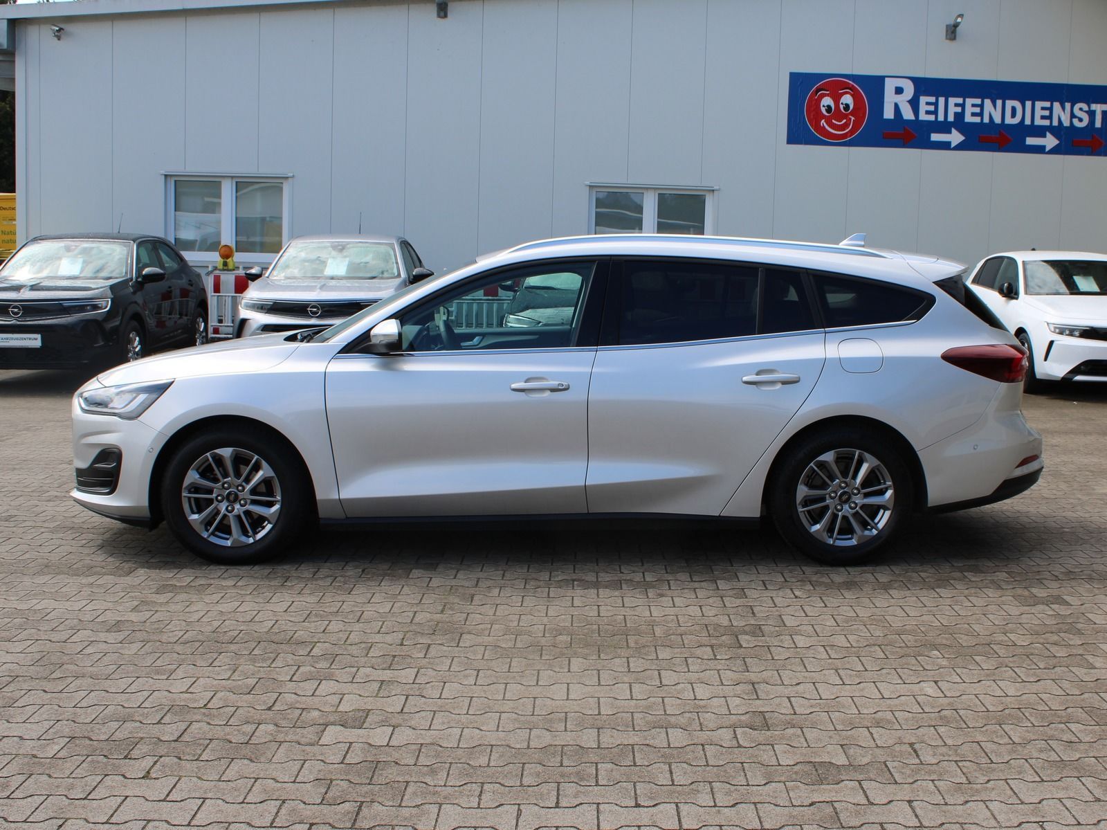 Ford Focus TURNIER TITANIUM''X'' 1.HAND NAVI/SHZ/MATR imagem 2
