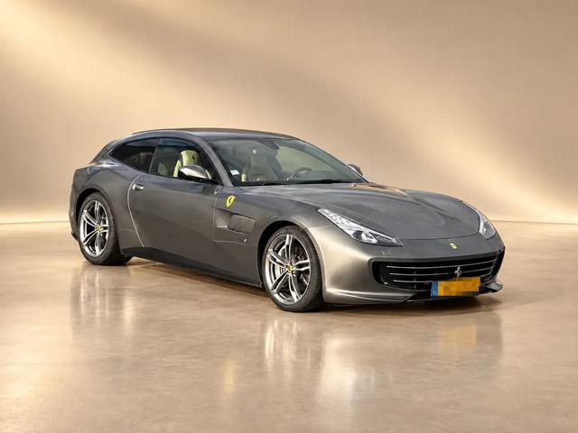 Ferrari GTC4Lusso 6.3 V12 DCT -