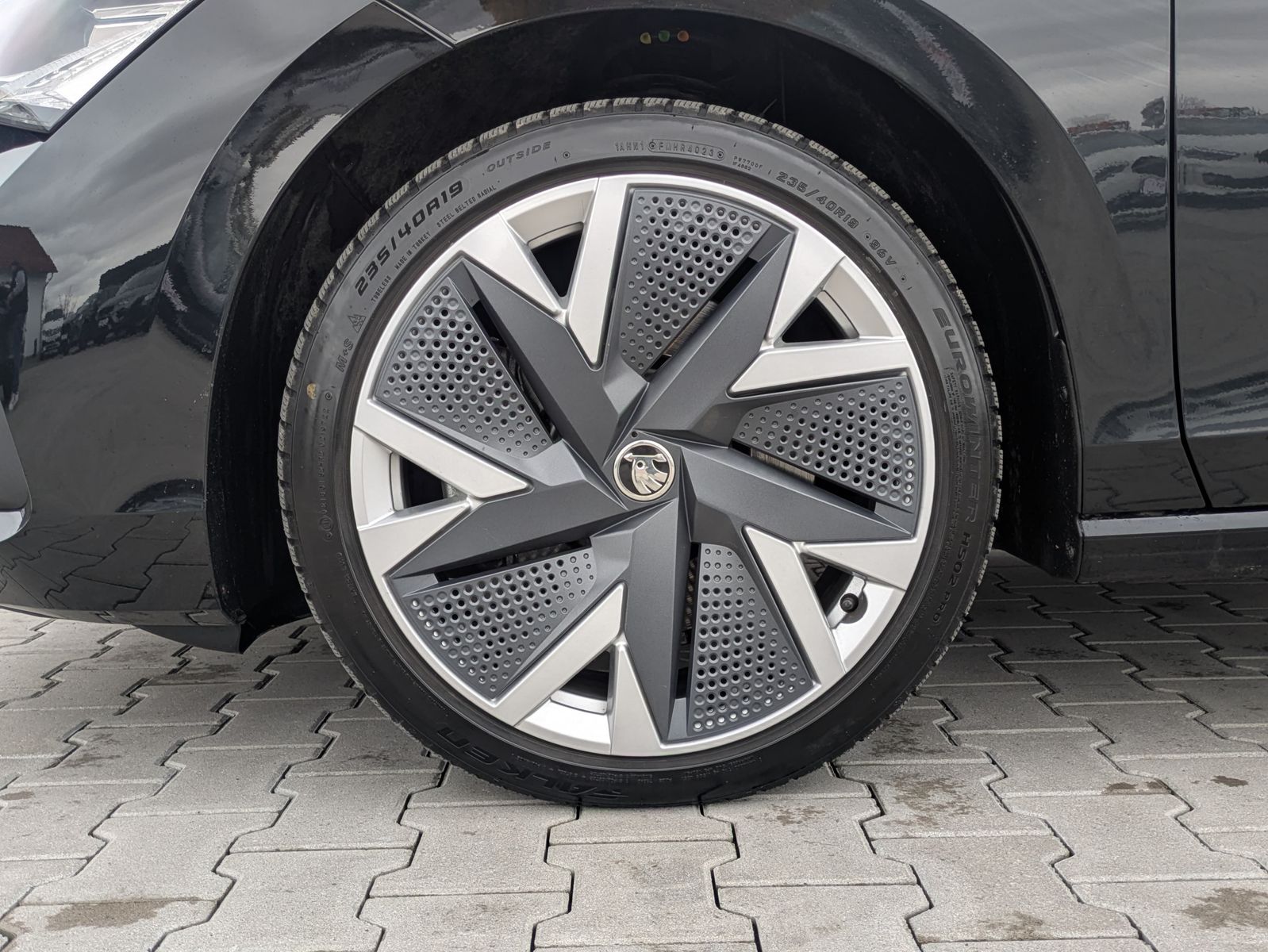 Fahrzeugabbildung SKODA Superb 2.0 TDI 4x4 Selection MATRIX*AHK*PANO*19"