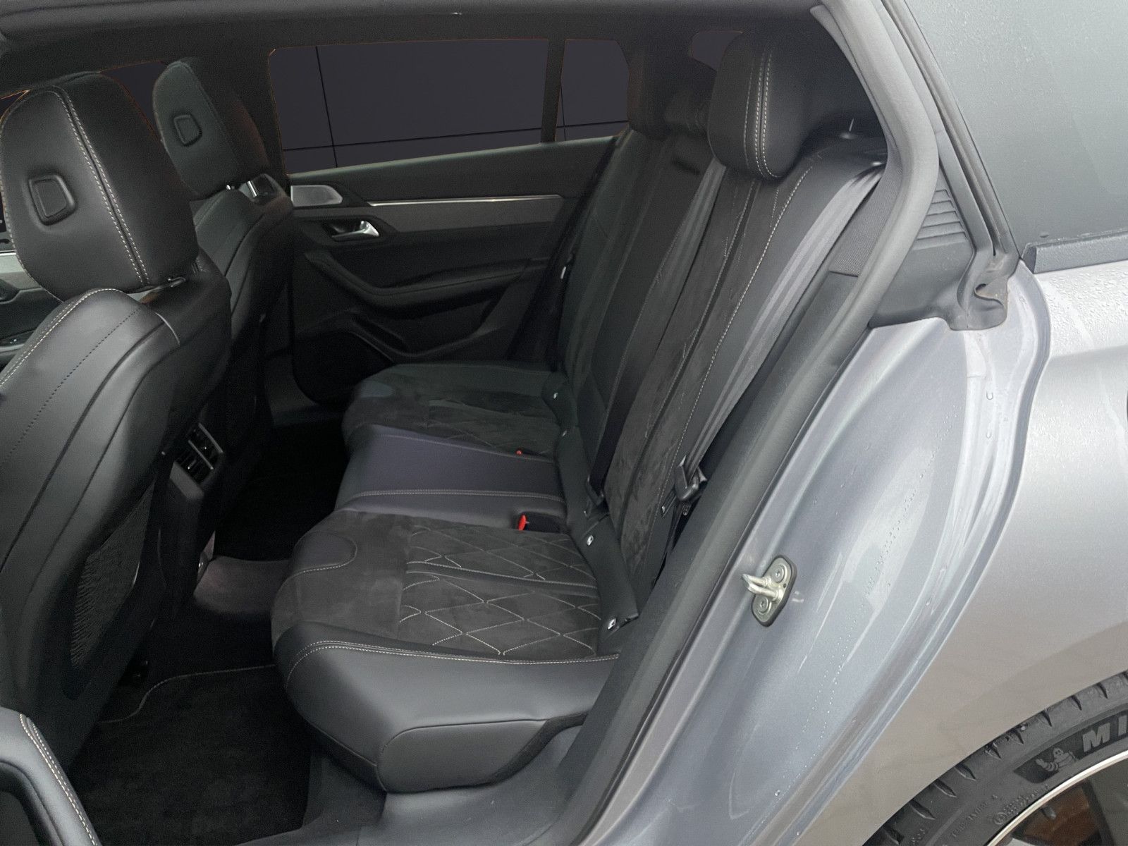 Fahrzeugabbildung Peugeot 508 SW Hybrid 225 GT Pack*LED-Paket*AHK*