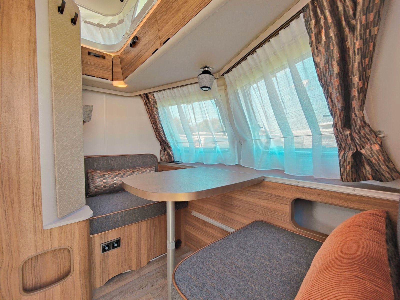 Fahrzeugabbildung HYMER / ERIBA / HYMERCAR Touring 542 Legend Urban 2026