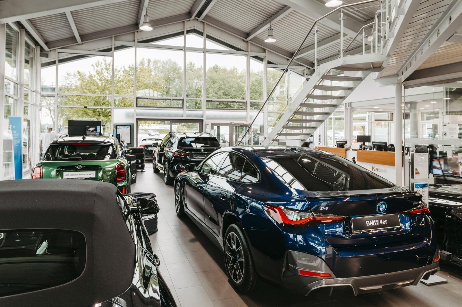 showroom-image-top