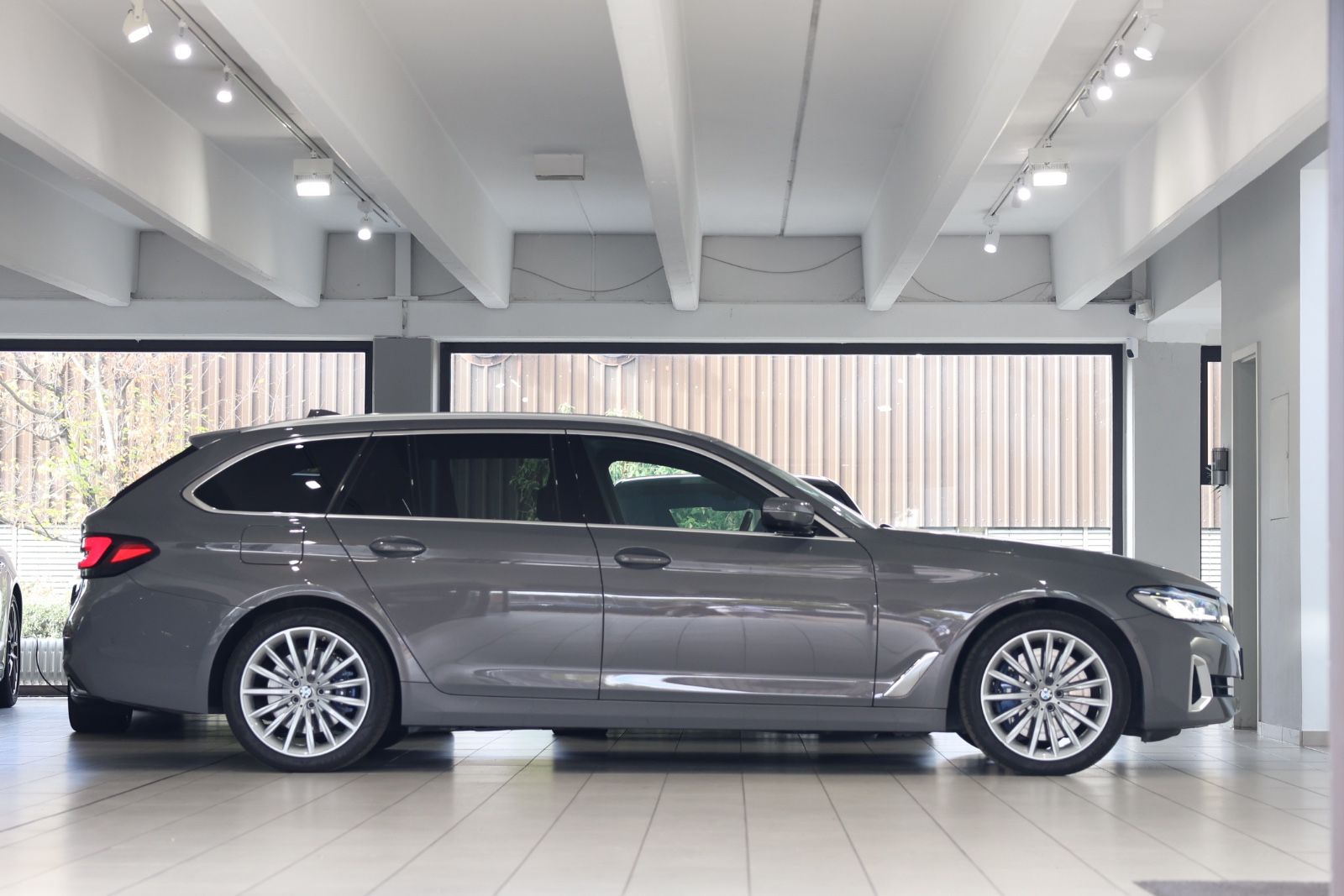 BMW 540 d Touring xDrive LuxuryLine HUD*H&K*Pano*AHK imagem 3