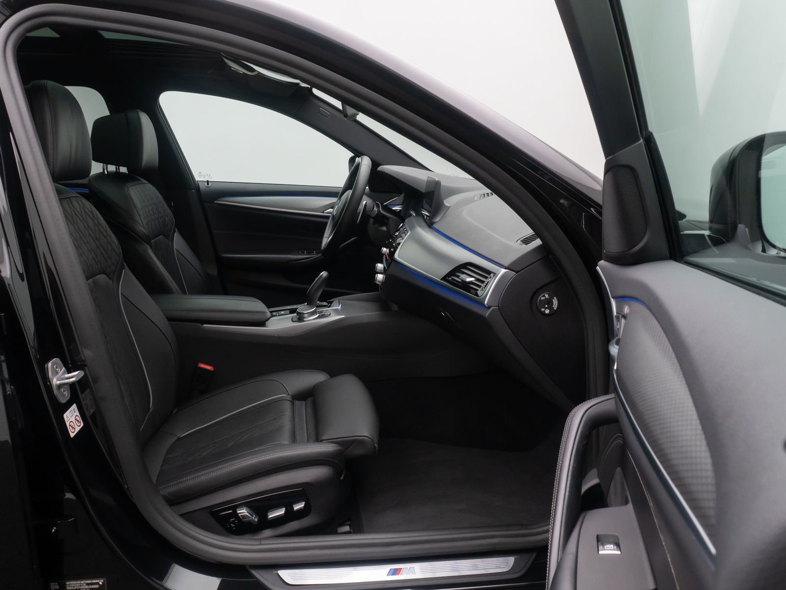 Fahrzeugabbildung BMW 520d xD M Sport Individual 360&deg;HUD HiFi Panorama