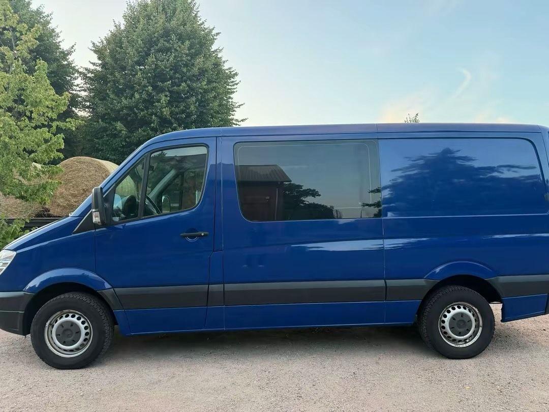 Mercedes-Benz Sprinter 2012 — rear view