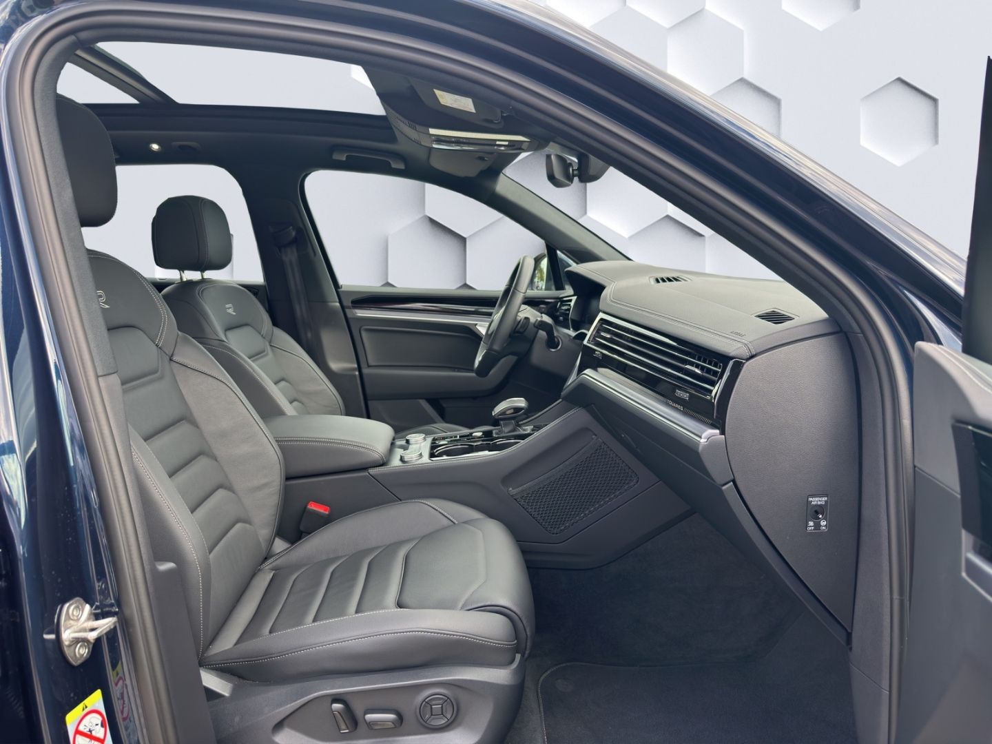 Touareg 3.0l TDI V6 4Motion DSG  R-Line LED Pano