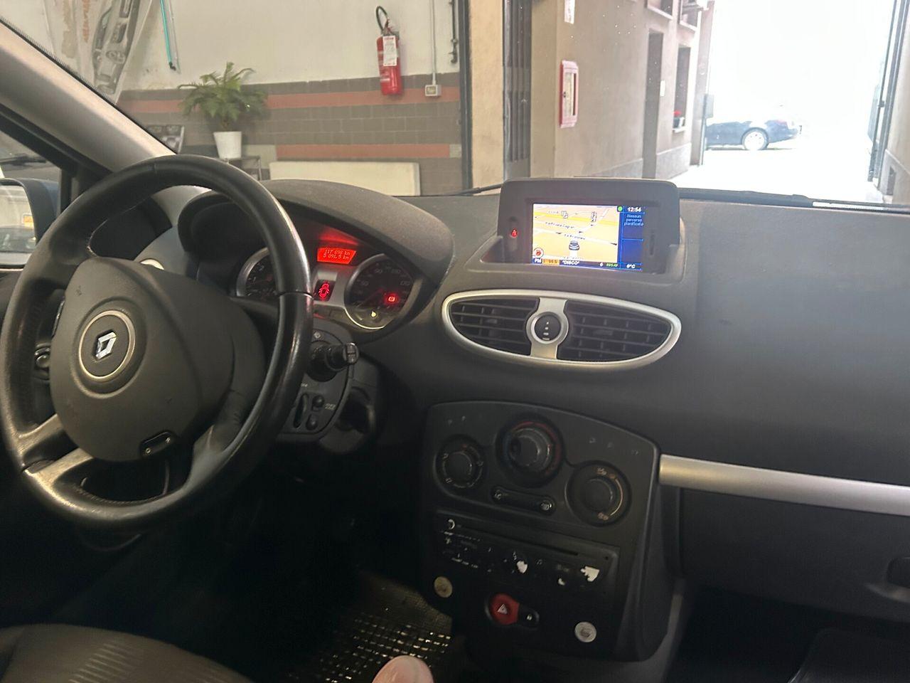 Renault Clio 2009 — photo 8