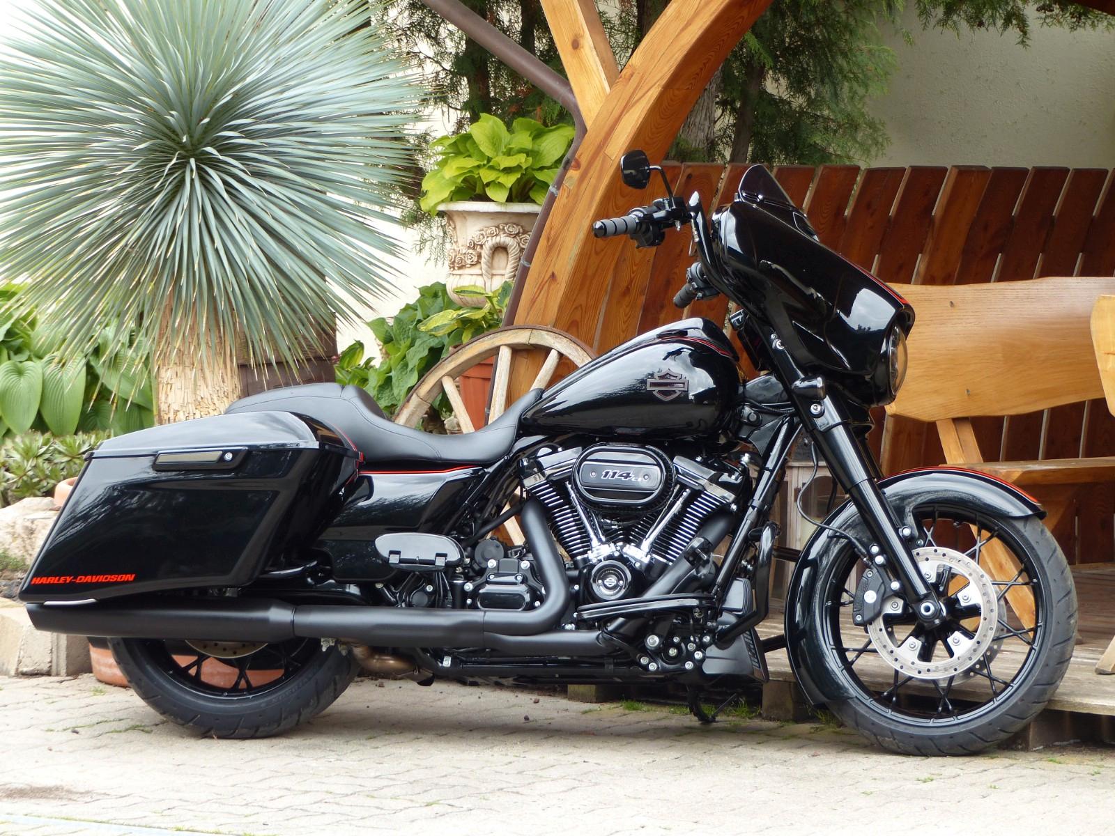 Harley-Davidson FLHXS Street Glide Special 114ci Bagger .!