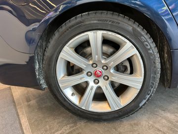 Jaguar XF *Keyless*AHK*BI-XENON*Leder*2-Zonen*