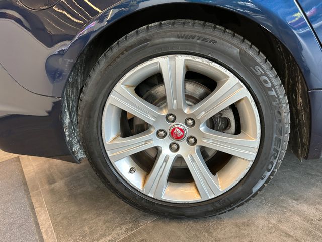 Jaguar XF *Keyless*AHK*BI-XENON*Leder*2-Zonen*