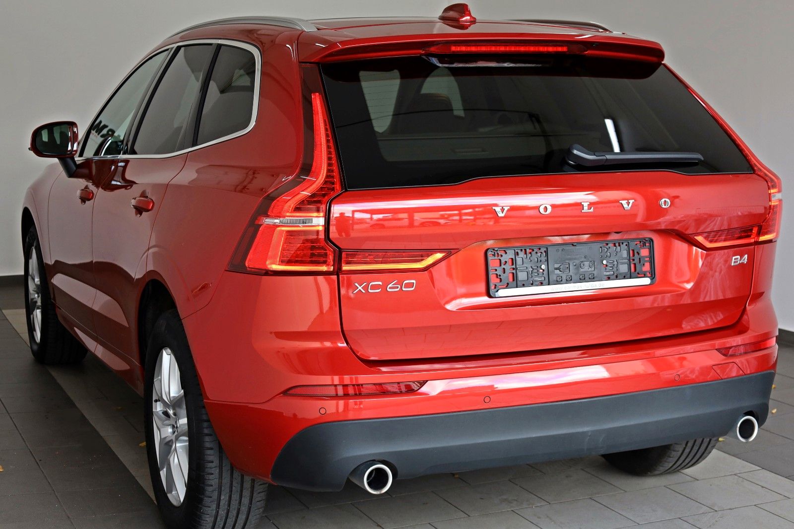 Fahrzeugabbildung Volvo XC60 Momentum Pro,Leder,Navi,LED,SH,Pano.,AHK+WR