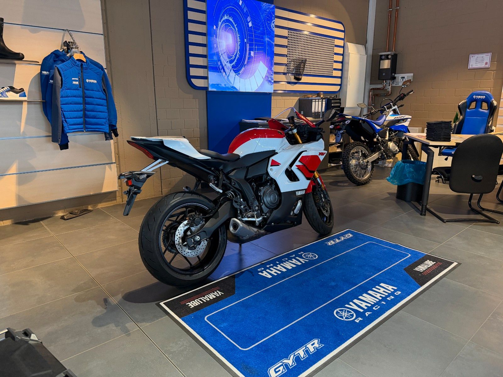 Fahrzeugabbildung Yamaha YZF-R7 Herbst Deals