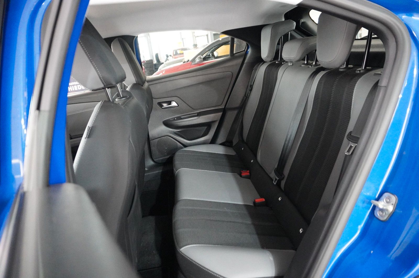 Fahrzeugabbildung Opel Mokka ELEGANCE 1.2T NAVI/LED/KAMERA/SPORT/SH/DAB