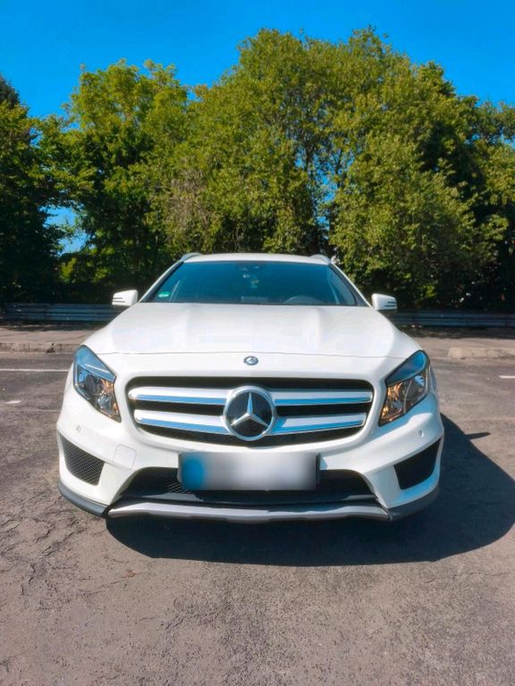 Image of Mercedes-Benz GLA 220