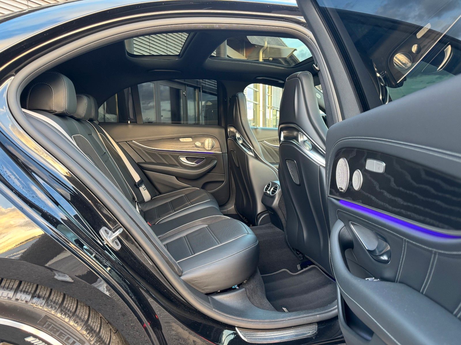 Fahrzeugabbildung Mercedes-Benz E 63 AMG S Pano+Burm+AirM+HUD+360+uvm.