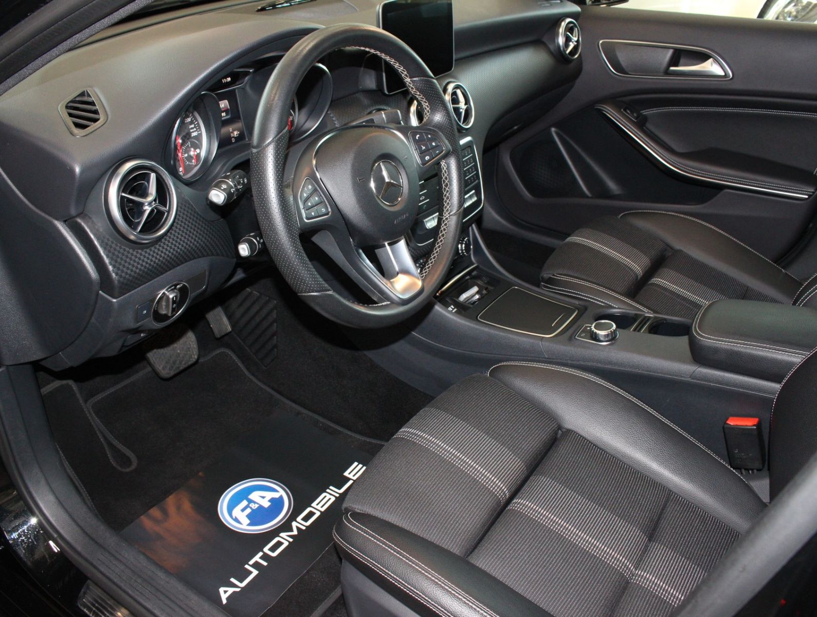 Fahrzeugabbildung Mercedes-Benz A 200 BlueEfficiency Urban 2.Hand+Nur17TKM