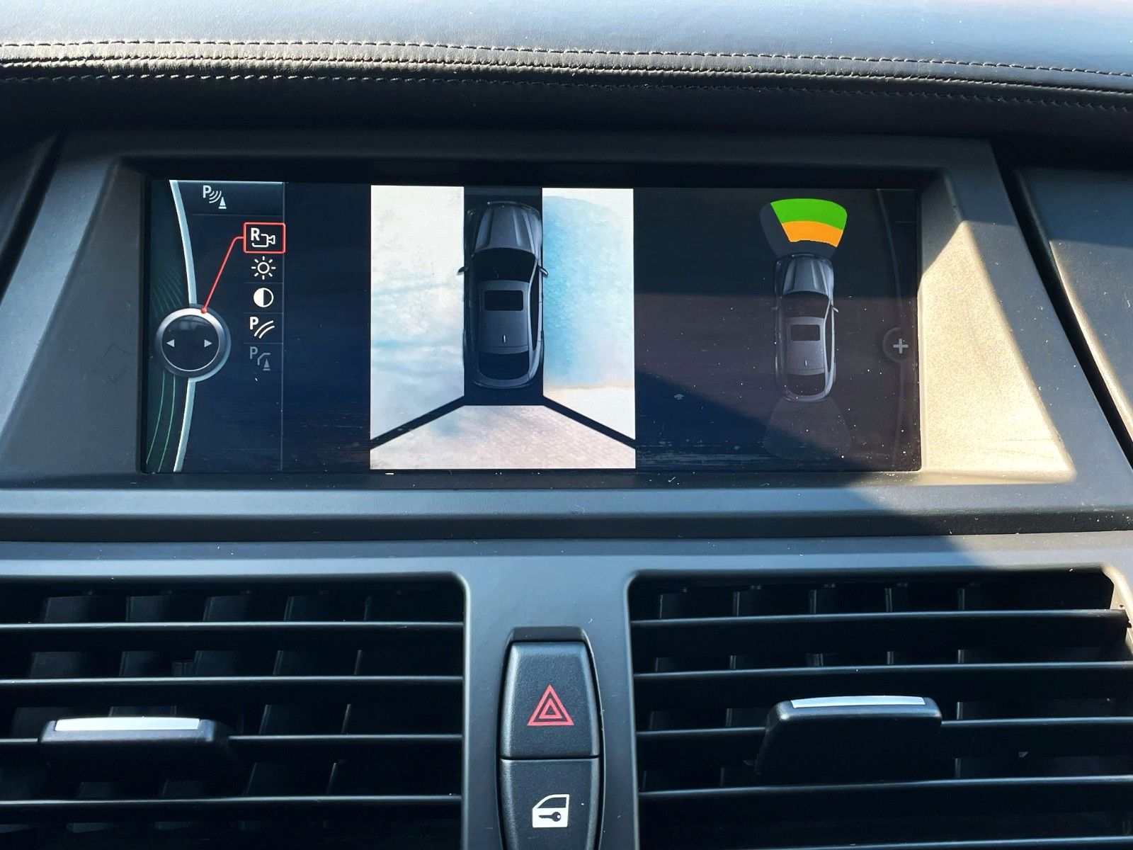 Fahrzeugabbildung BMW X6 M LEDER HUD 360° SOFT-CL NAVI-PRO ALU 22" LED