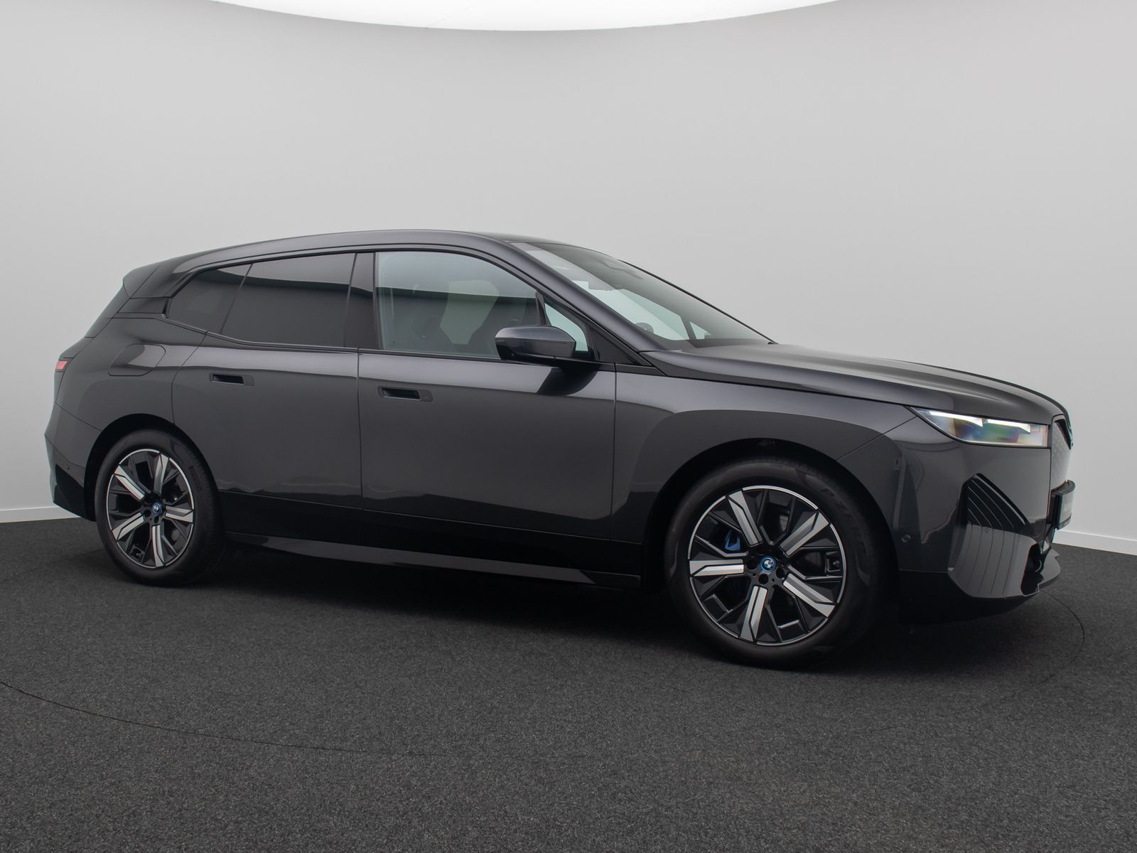 Fahrzeugabbildung BMW iX xD40 Sport 360&deg;DAB AHK Bel&uuml;ftung Komfort 21Zl