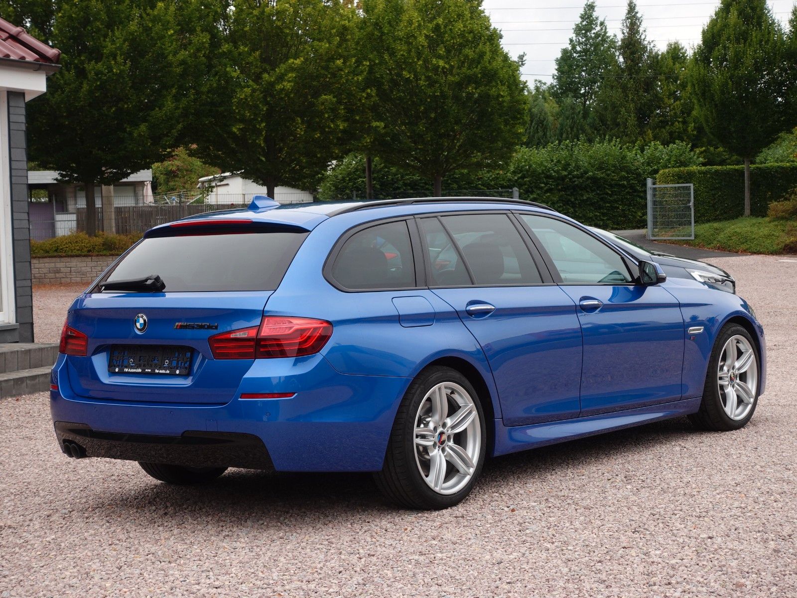 Fahrzeugabbildung BMW 530d xDrive Touring A M Sportpaket Navi/LED/19"/