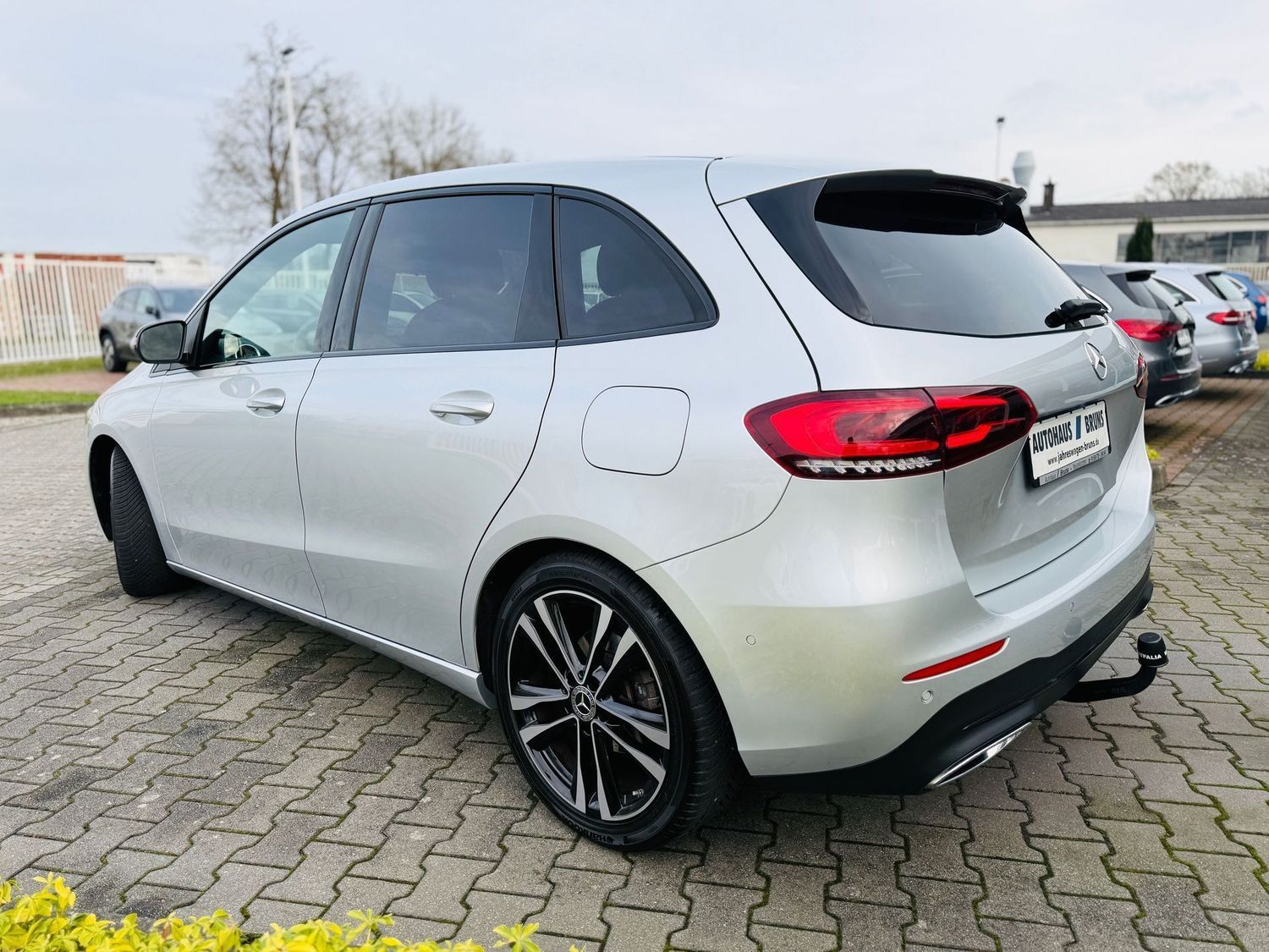 Fahrzeugabbildung Mercedes-Benz B 180 PROGRESSIVE & NIGHT, Automatik, AHK, LED,