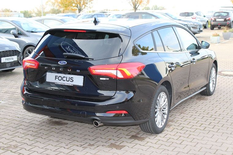 Fahrzeugabbildung Ford Focus Turnier Titanium X 1.0 Ecoboost MHEV