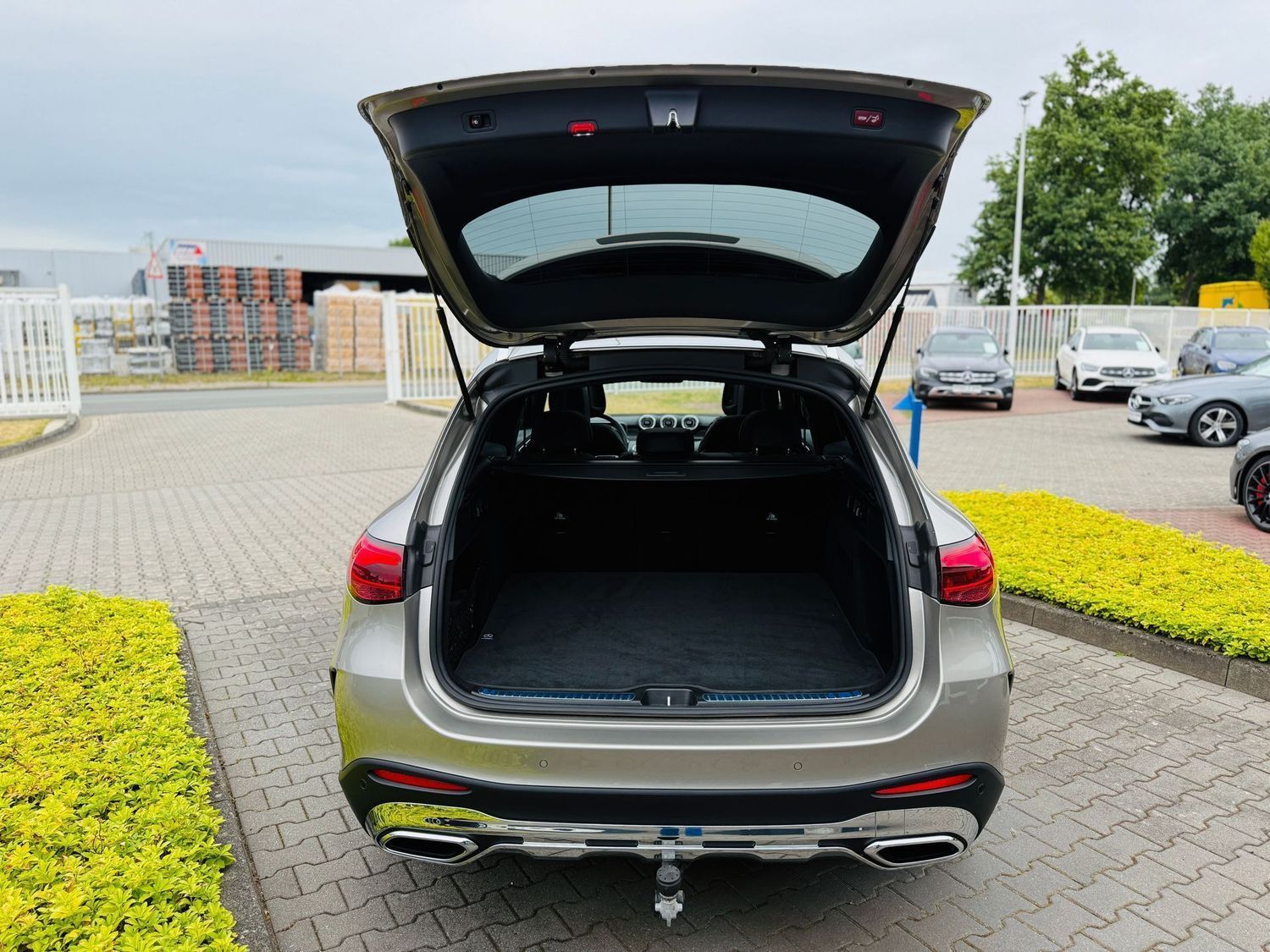 Fahrzeugabbildung Mercedes-Benz GLC 300 d 4M AMG - 360°, Panodach, Standh, Digit