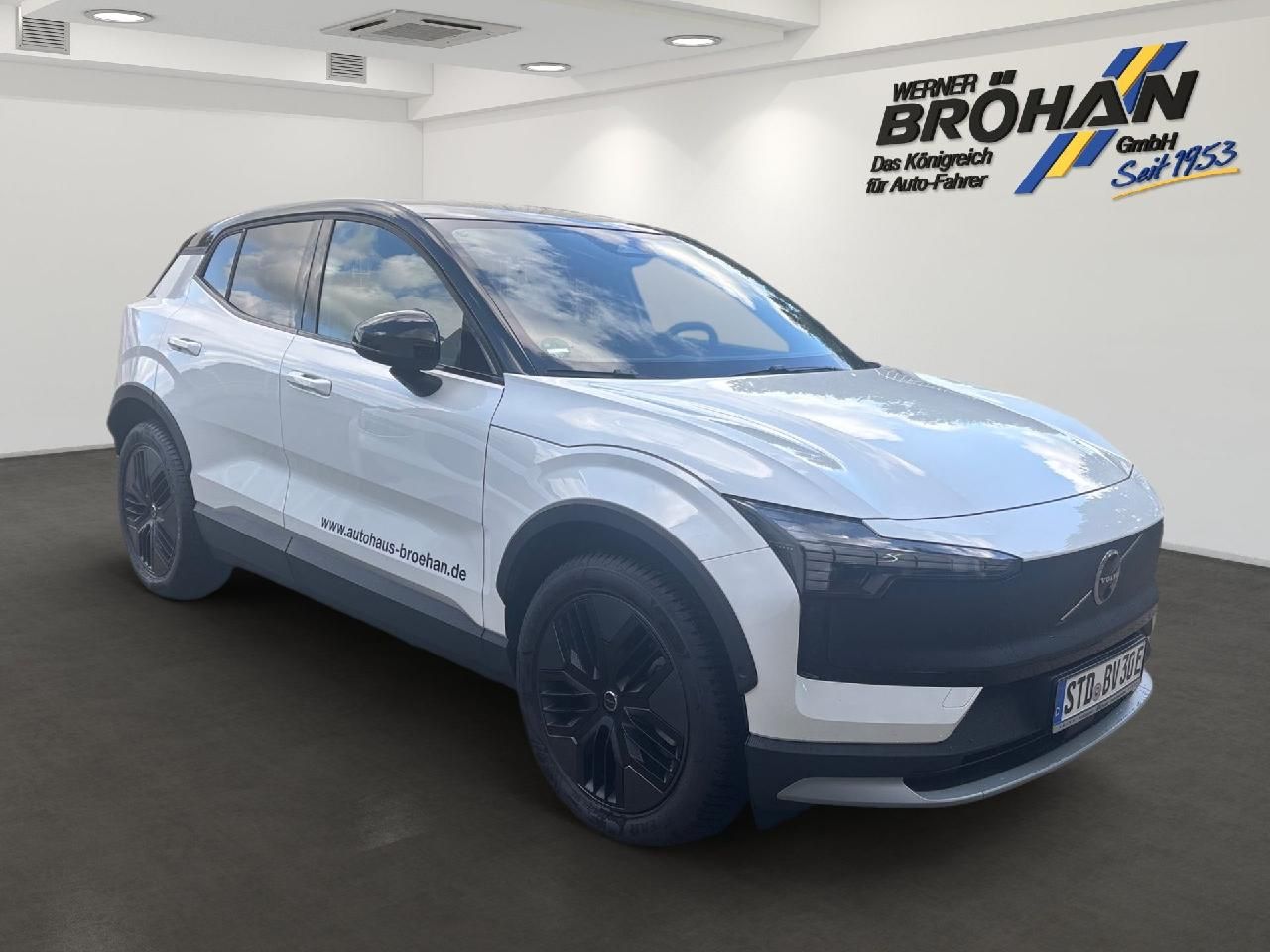 Fahrzeugabbildung Volvo EX30 Cross Country P8 Ultra Performance Pure
