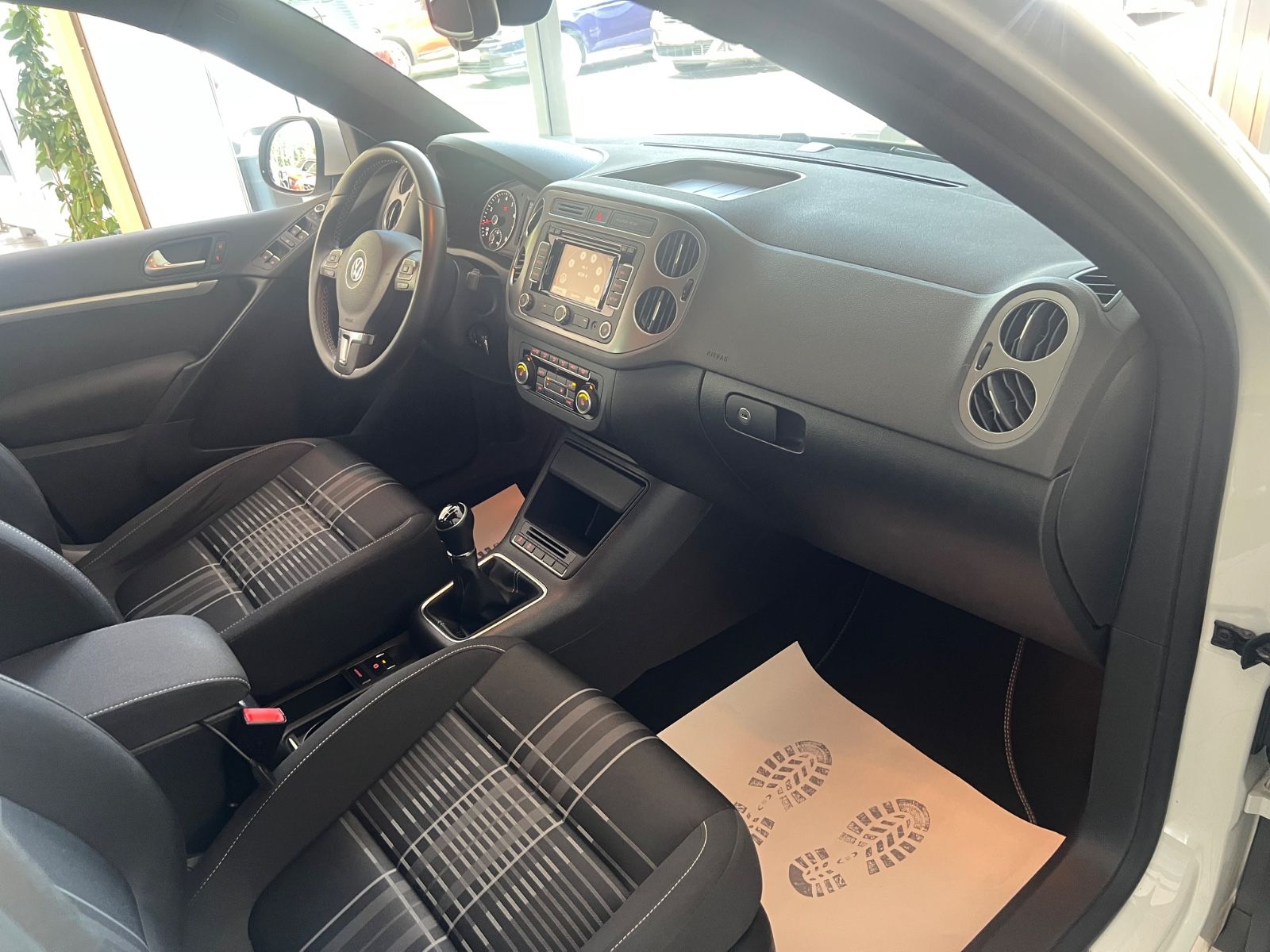 Fahrzeugabbildung Volkswagen Tiguan Lounge Sport & Style BMT * 1.HAND *