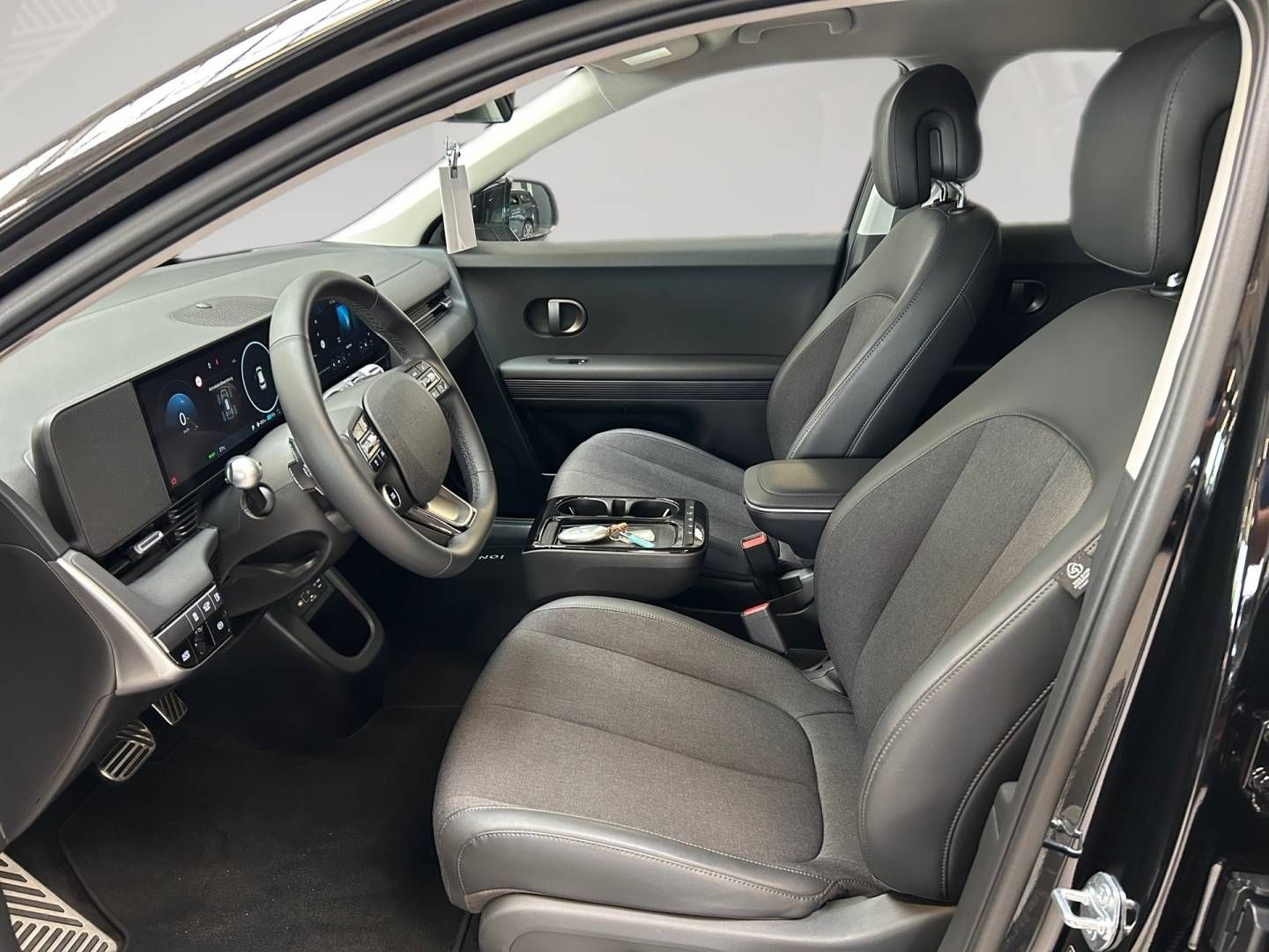 Fahrzeugabbildung Hyundai IONIQ 5 84 kWh (325 PS) 4WD TECHNIQ-Paket