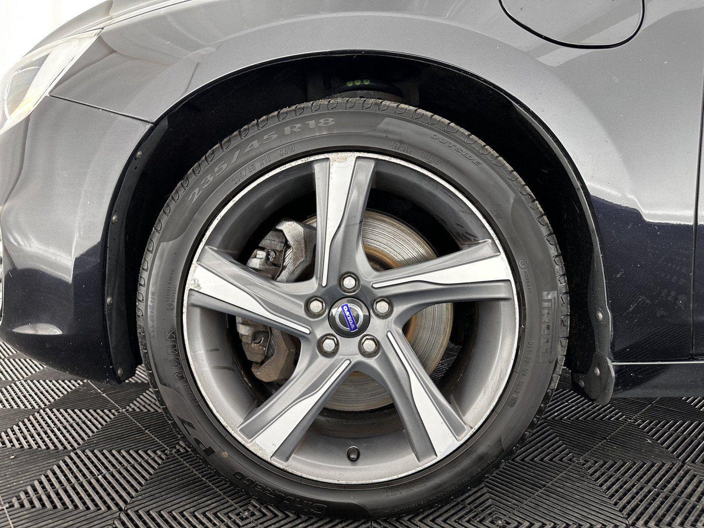Volvo V60 2014 — photo 24