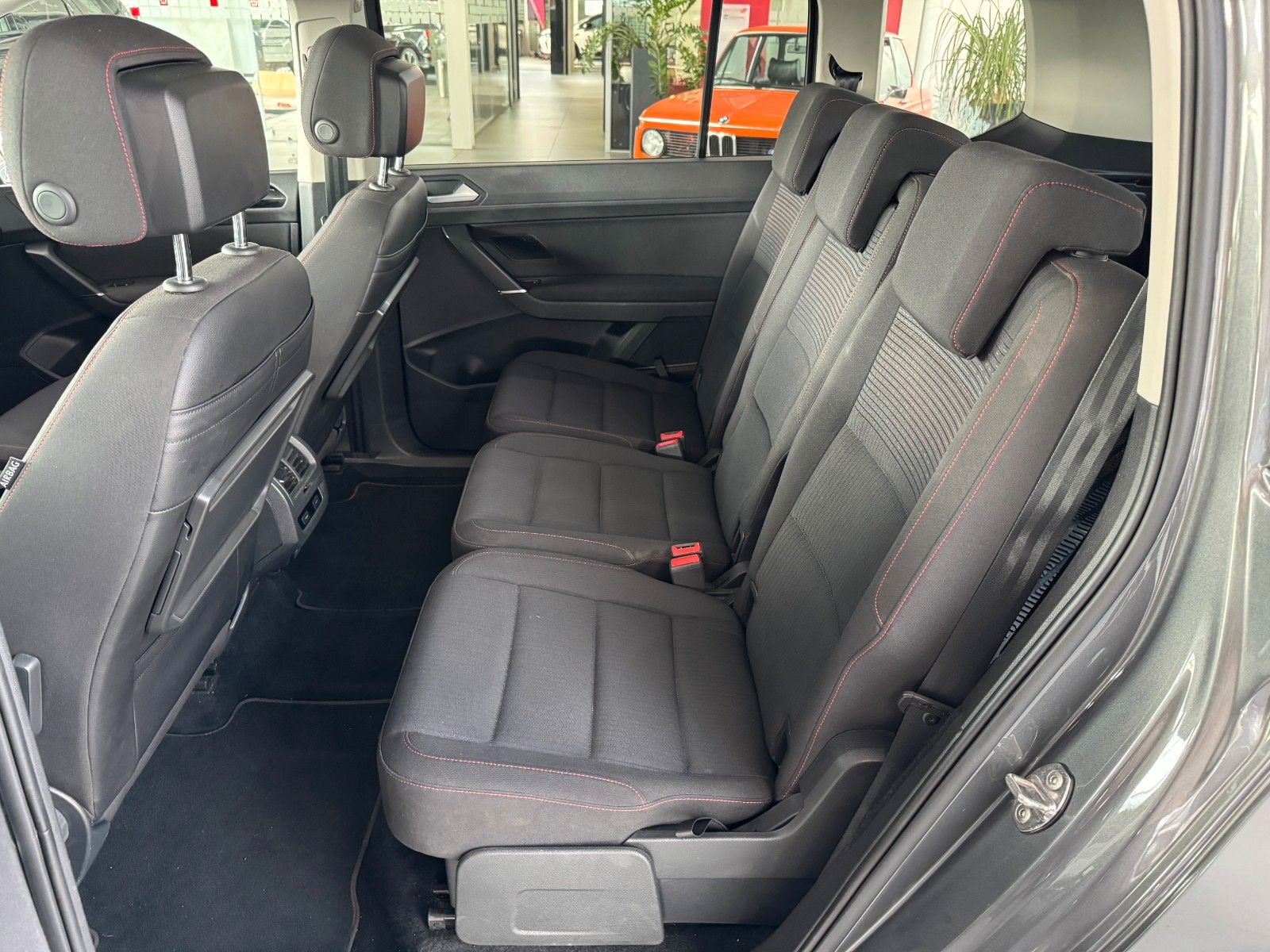 Fahrzeugabbildung Volkswagen Touran 1.4 TSI Automatik Sound "LED Spiegel-P."