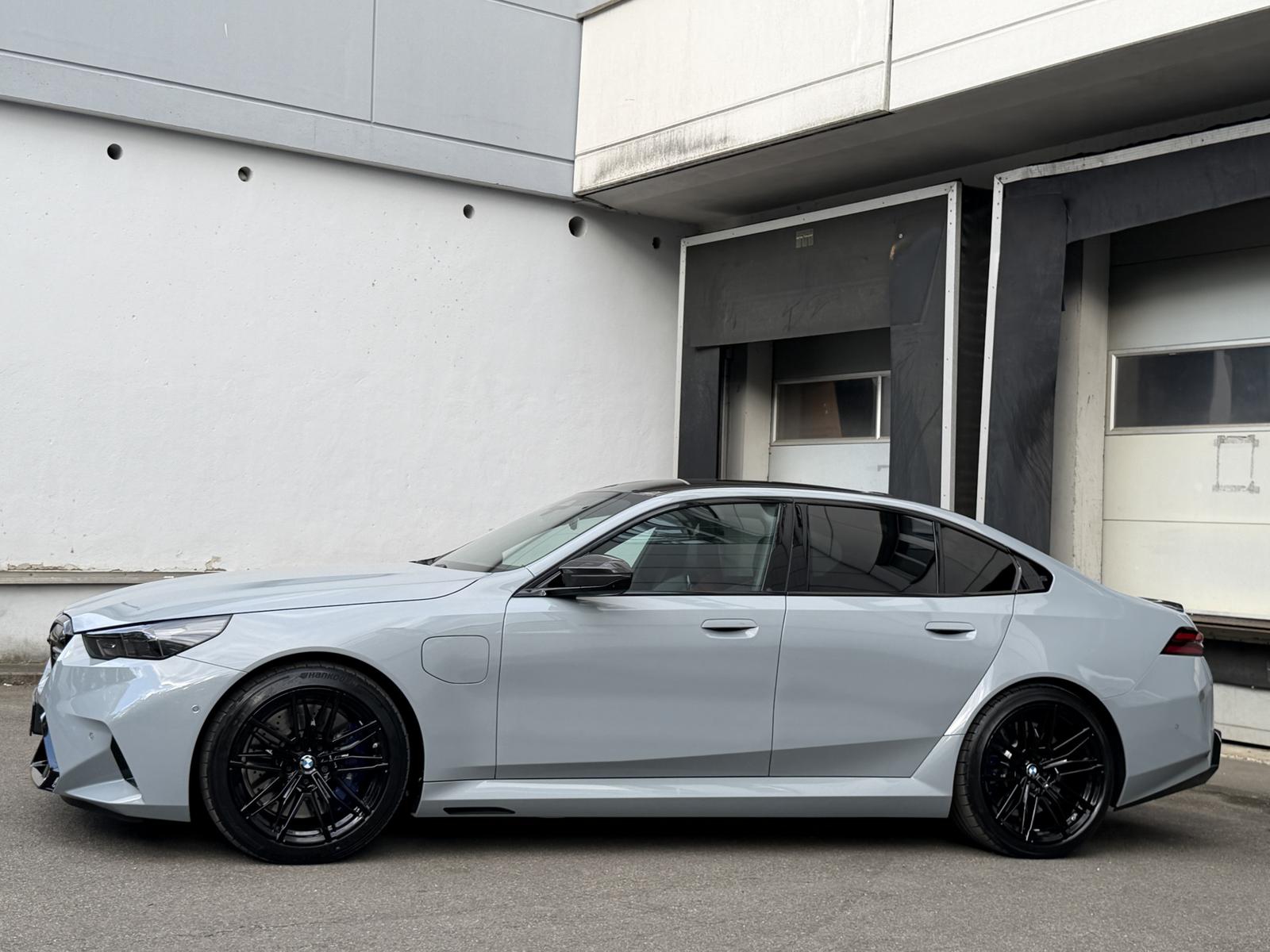 BMW M5 Carbon Bowers&Wilkins Akrapovic Head-Up 360°