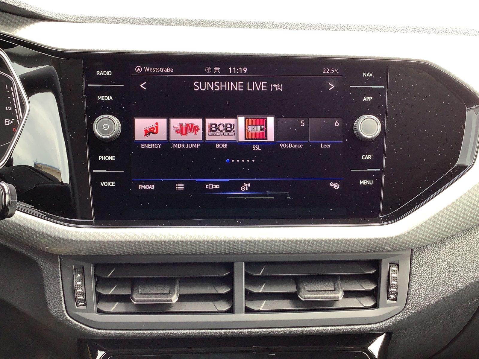 Fahrzeugabbildung Volkswagen T-Cross DSG AHK Kamera ACC Navi LED