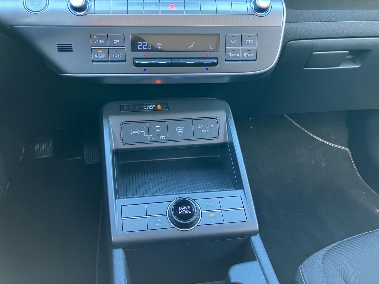Fahrzeugabbildung Hyundai KONA ADVANTAGE ACC AUT Akustikglas Fernlichtass.