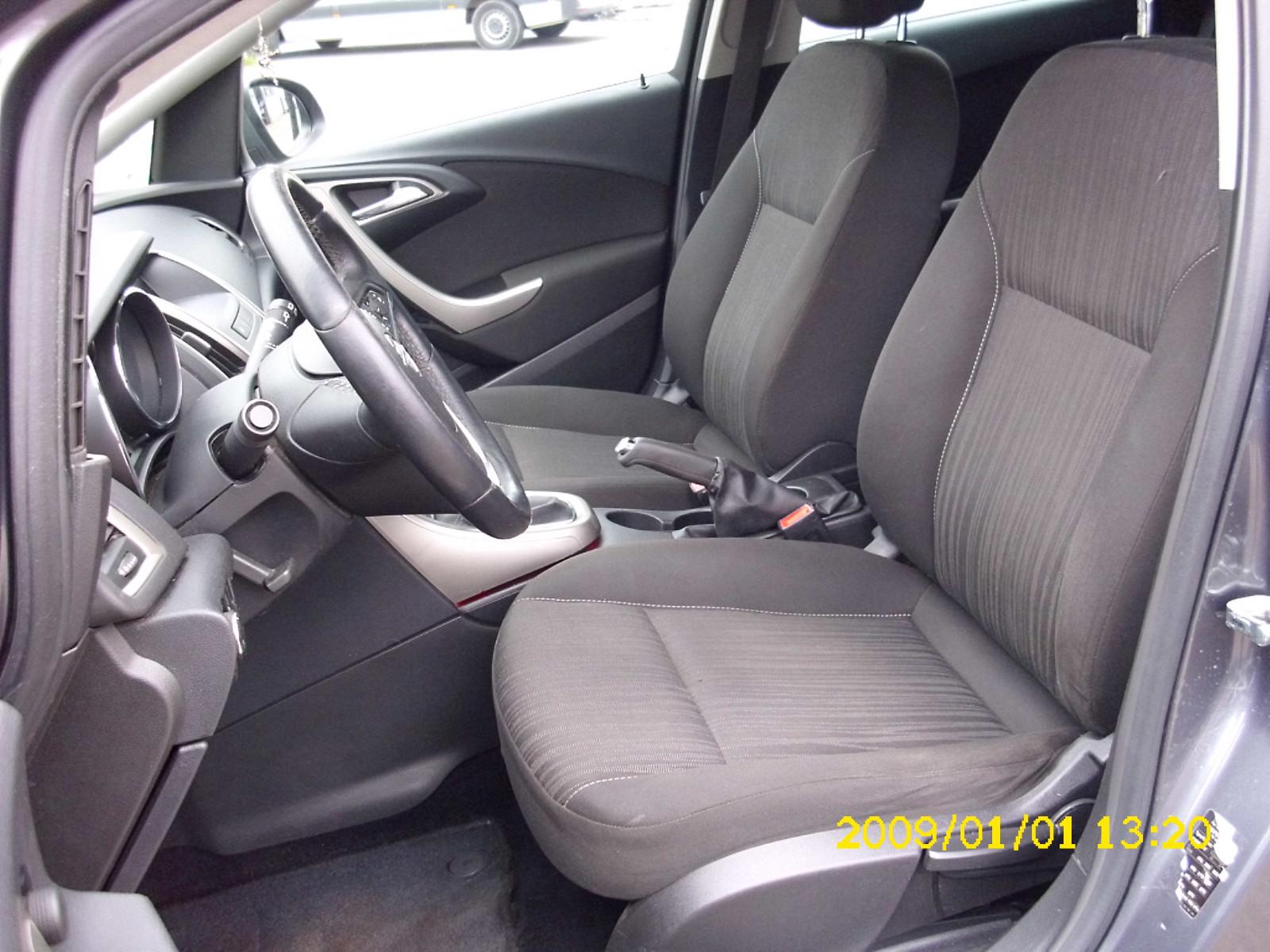 Opel Astra 2011 — photo 13