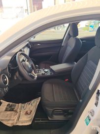 Alfa-Romeo Stelvio - 6