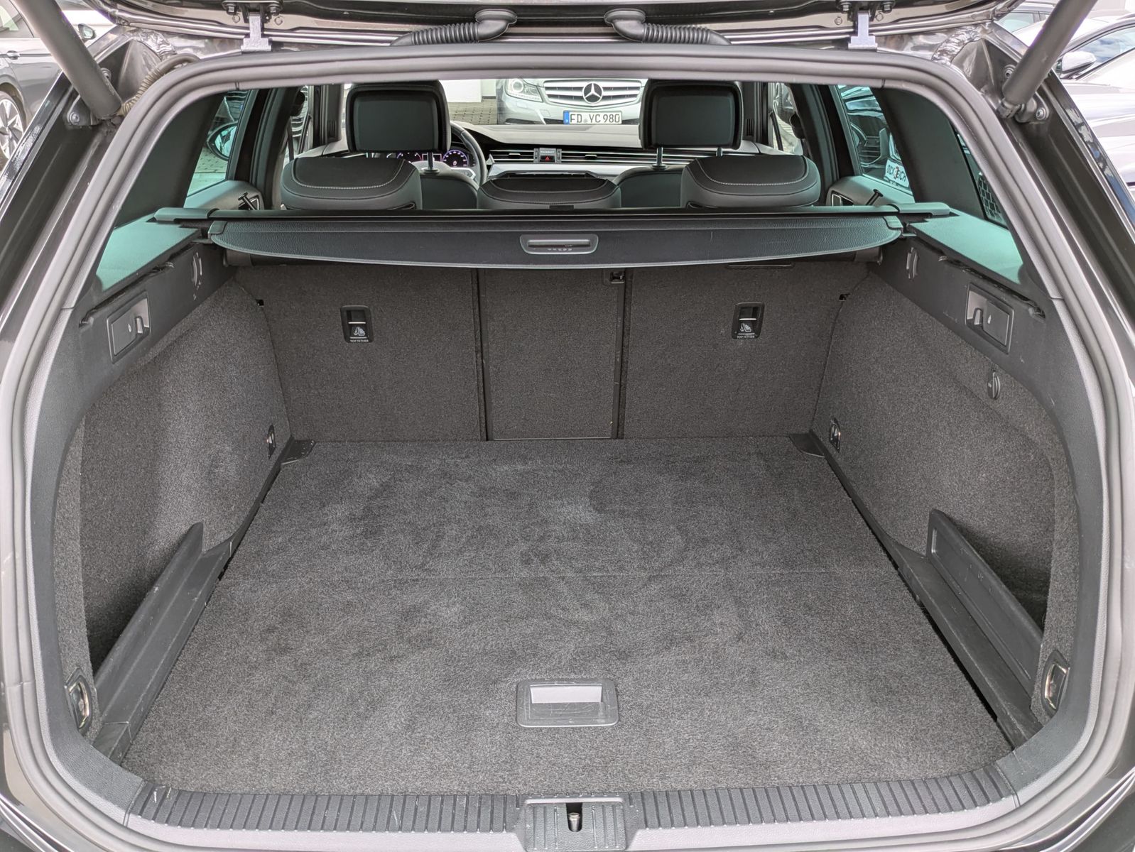 Fahrzeugabbildung Volkswagen Passat 2.0 TDI 2x R-Line MATRIX*KAMERA*ACC*NAVI