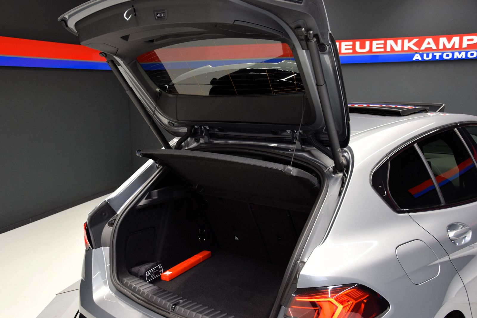 Fahrzeugabbildung BMW M135i xDrive M Sportpaket Pro Pano HuD h/k Memor