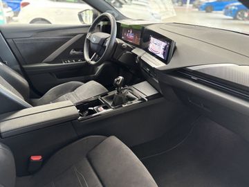Fotografie des Opel Astra Sports Tourer 1.2 Turbo GS
