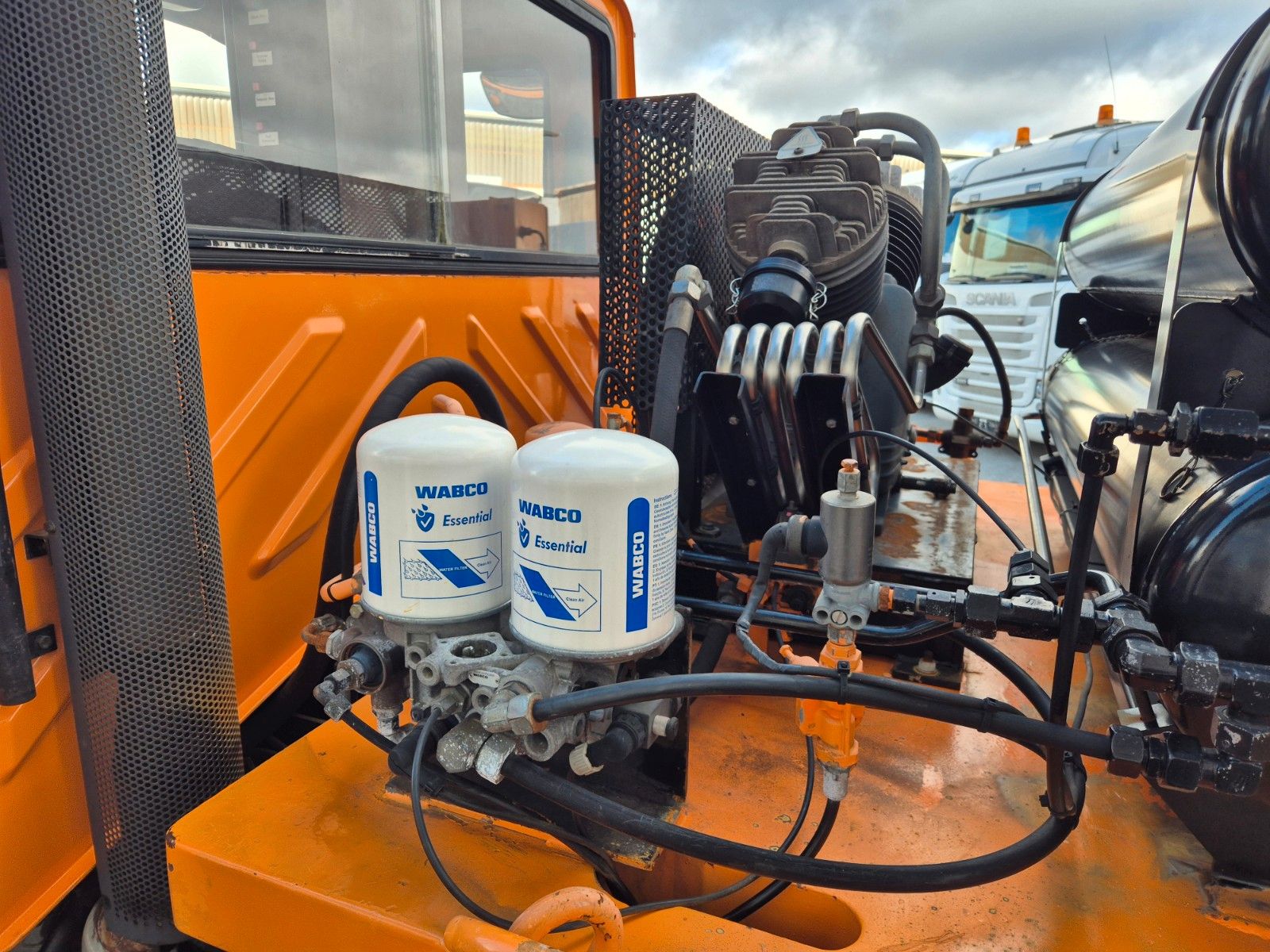 Fahrzeugabbildung Mercedes-Benz Unimog U1600 4x4 Zweiweg ZW 100 S Railway 11584h