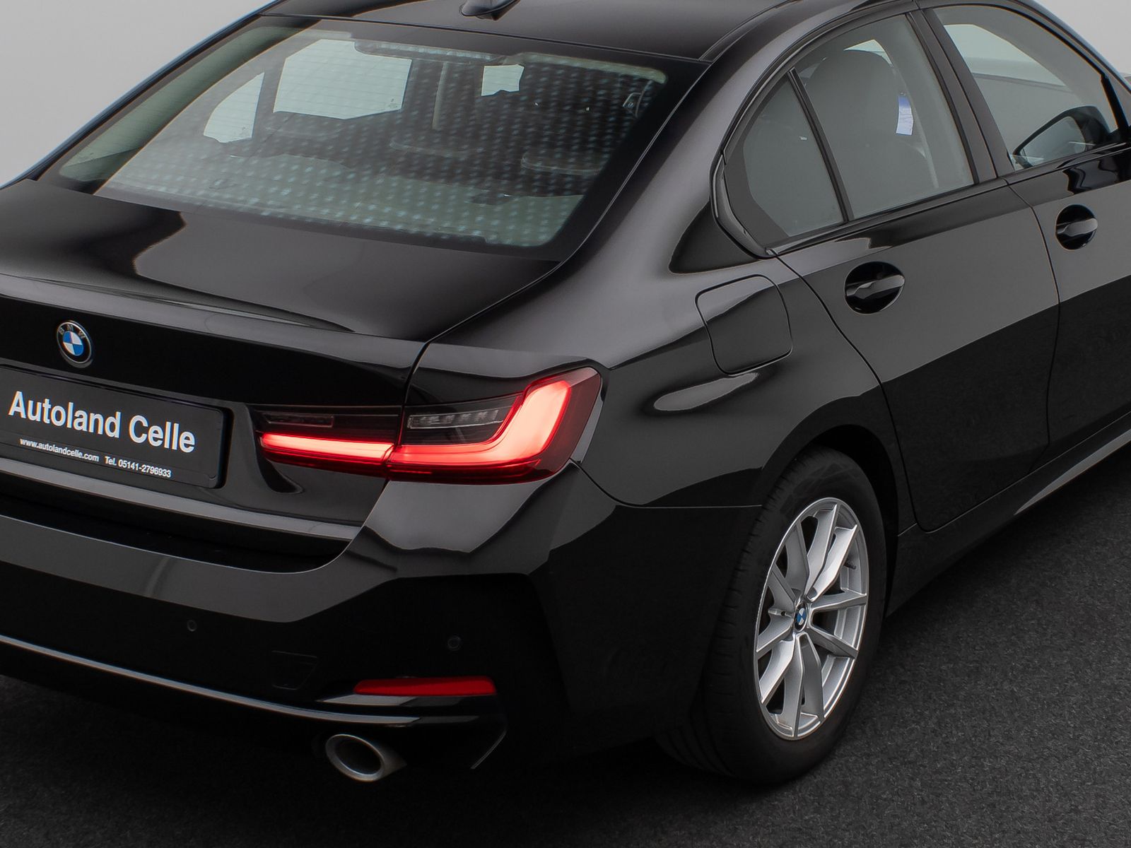 Fahrzeugabbildung BMW 320d Lim. DAB HUD CockPitPro Leder PDC Sport